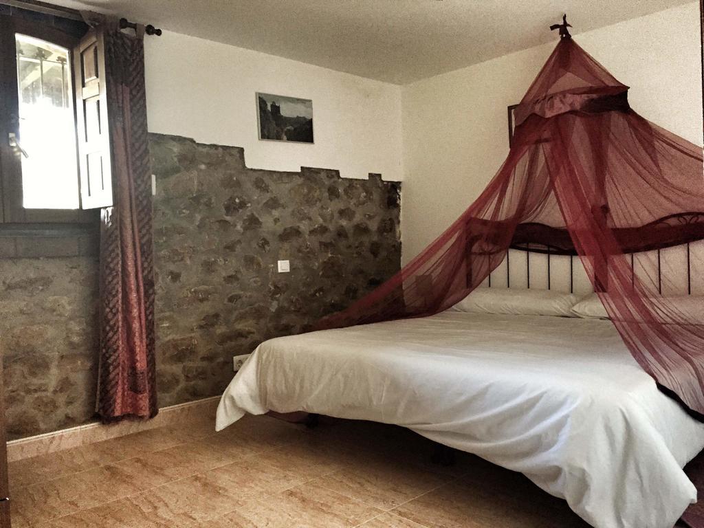 Trisileja En Puente Romano Tonanes Room photo